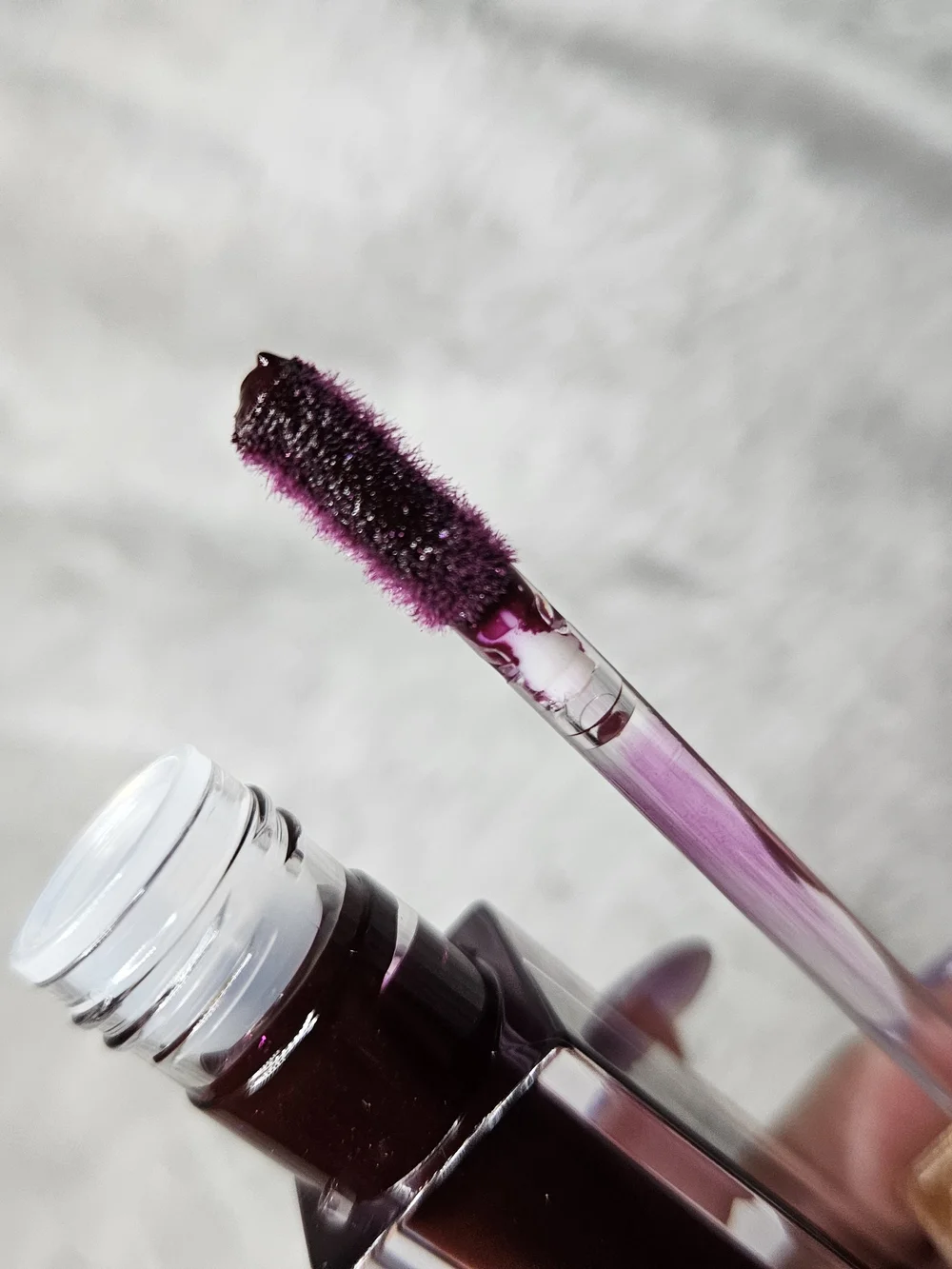 Gold-Cap Lip Gloss in Deep Berry Pink (Purple Onyx)